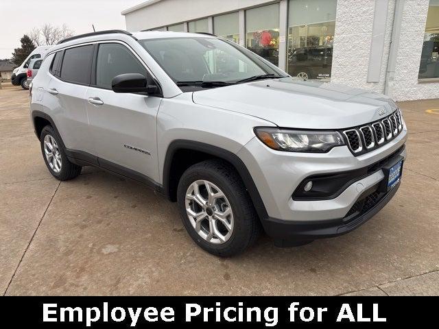 2025 Jeep Compass COMPASS LATITUDE 4X4