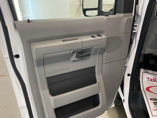 2025 Ford E-350 Cutaway Base