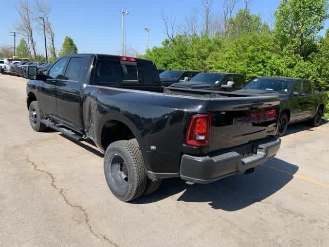 2025 RAM Ram 3500 RAM 3500 TRADESMAN CREW CAB 4X4 8 BOX