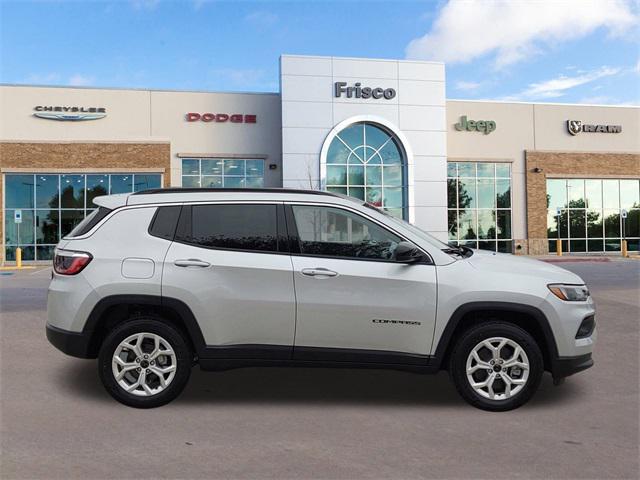 2025 Jeep Compass COMPASS LATITUDE 4X4