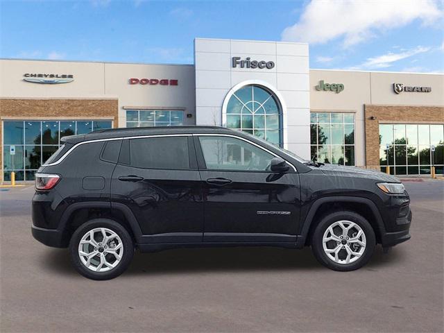 2025 Jeep Compass COMPASS LATITUDE 4X4