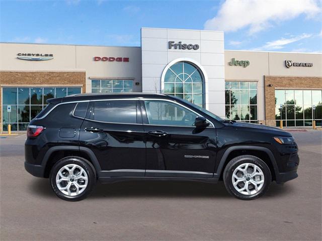 2025 Jeep Compass COMPASS LATITUDE 4X4
