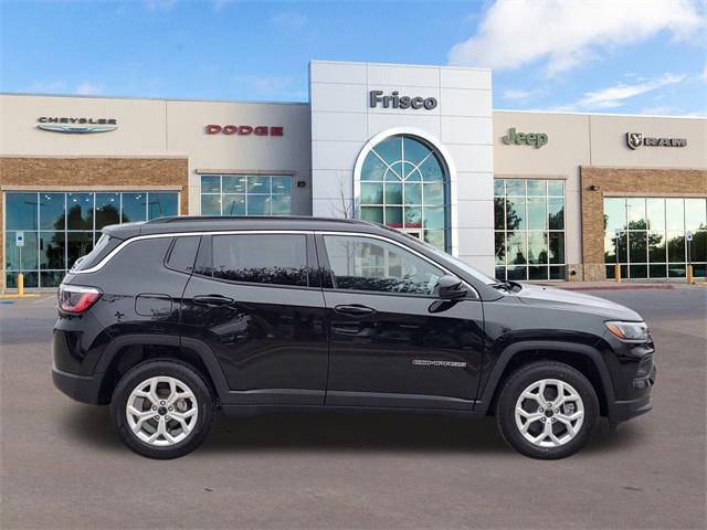2025 Jeep Compass COMPASS LATITUDE 4X4