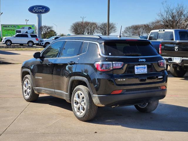 2025 Jeep Compass COMPASS LATITUDE 4X4