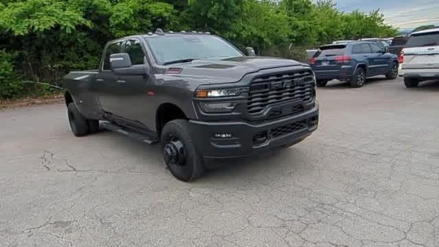 2025 RAM Ram 3500 RAM 3500 TRADESMAN CREW CAB 4X4 8 BOX