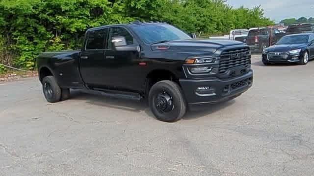 2025 RAM Ram 3500 RAM 3500 TRADESMAN CREW CAB 4X4 8 BOX