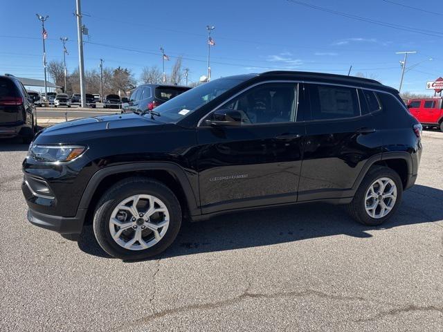 2025 Jeep Compass COMPASS LATITUDE 4X4