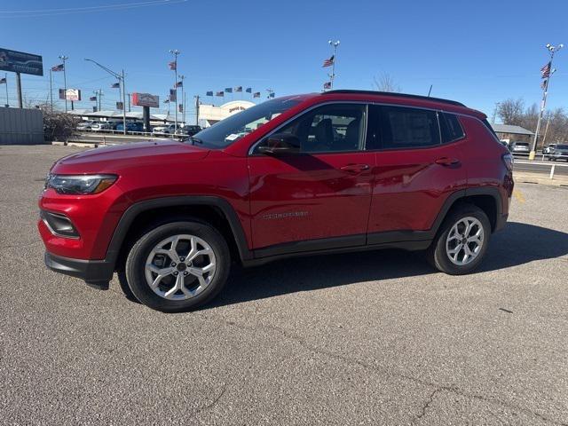 2025 Jeep Compass COMPASS LATITUDE 4X4