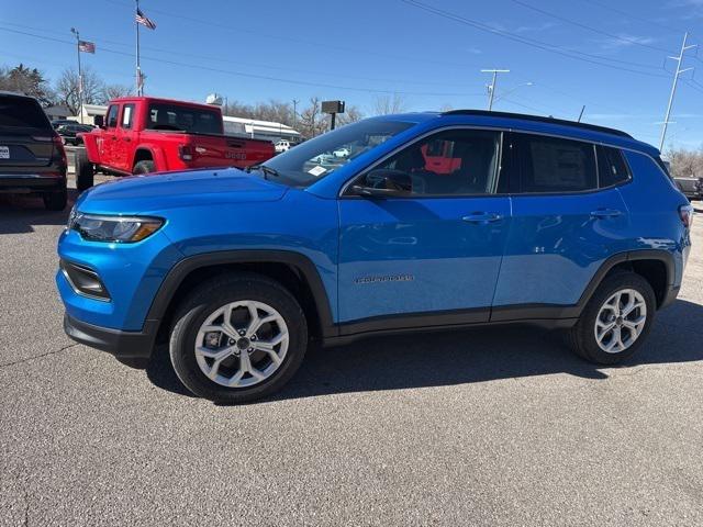 2025 Jeep Compass COMPASS LATITUDE 4X4
