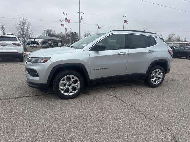 2025 Jeep Compass COMPASS LATITUDE 4X4