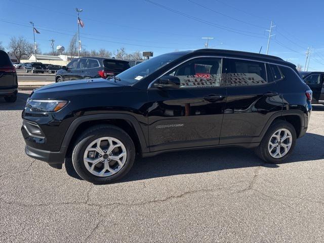 2025 Jeep Compass COMPASS LATITUDE 4X4