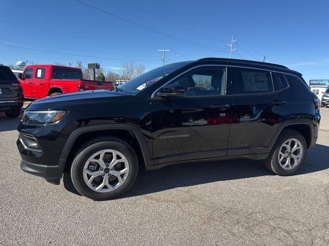 2025 Jeep Compass COMPASS LATITUDE 4X4
