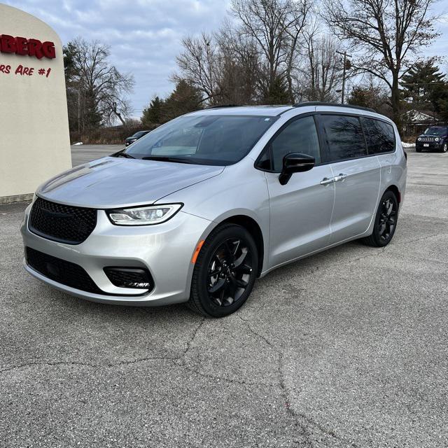 2024 Chrysler Pacifica PACIFICA TOURING L
