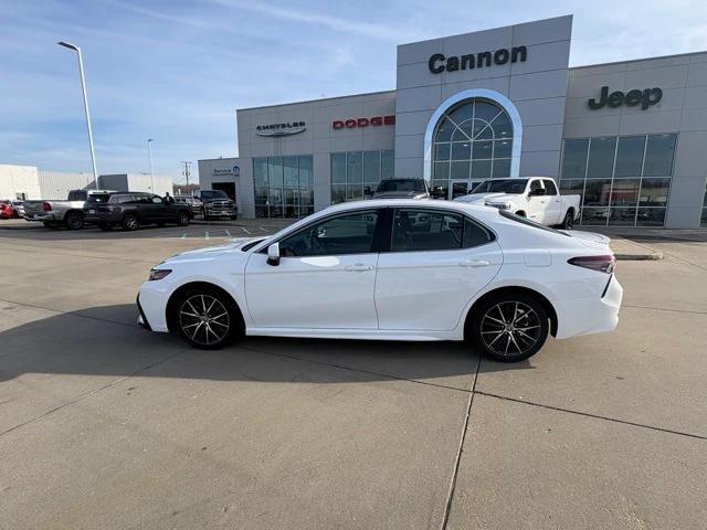 2022 Toyota Camry SE