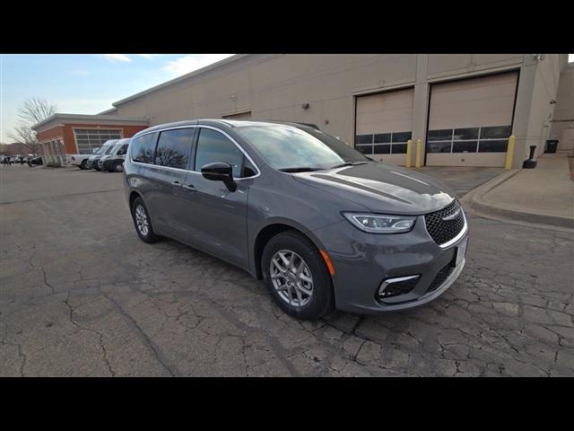 2025 Chrysler Pacifica PACIFICA SELECT