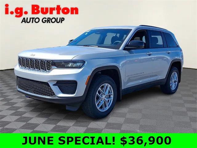 2025 Jeep Grand Cherokee GRAND CHEROKEE LAREDO X 4X4