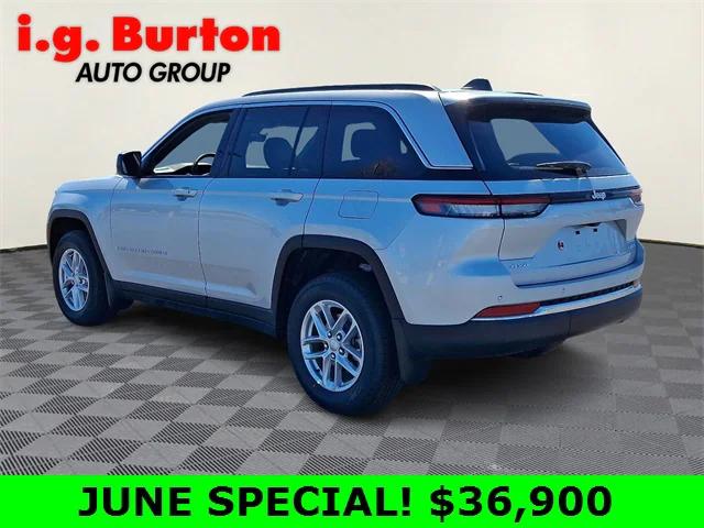 2025 Jeep Grand Cherokee GRAND CHEROKEE LAREDO X 4X4