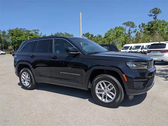 2025 Jeep Grand Cherokee GRAND CHEROKEE LAREDO X 4X4