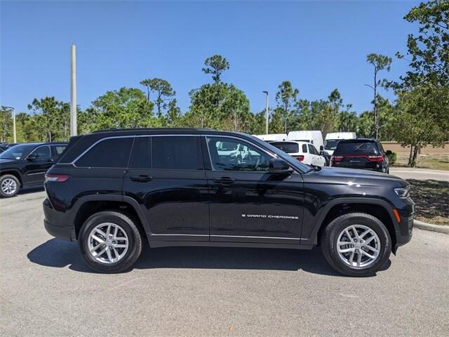 2025 Jeep Grand Cherokee GRAND CHEROKEE LAREDO X 4X4