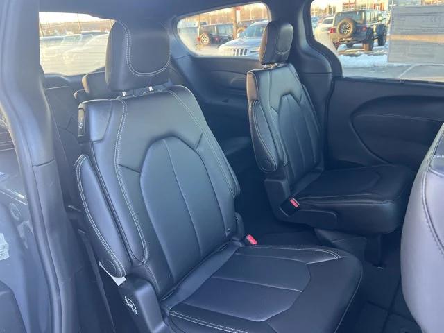2025 Chrysler Pacifica PACIFICA SELECT