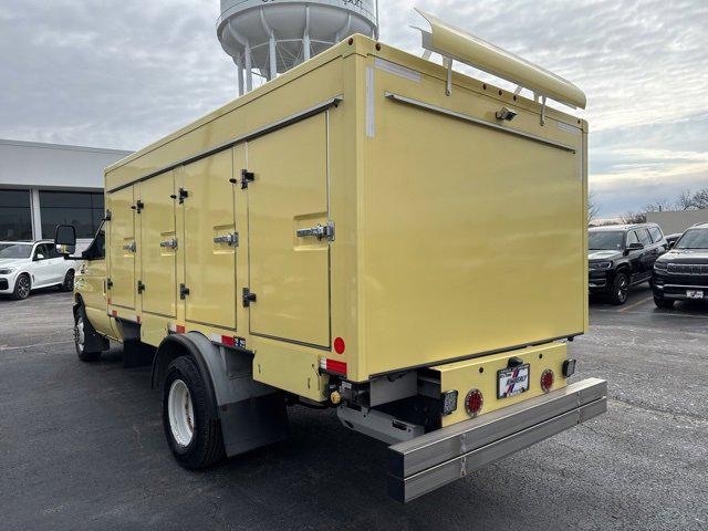 2022 Ford E-450 Cutaway Base