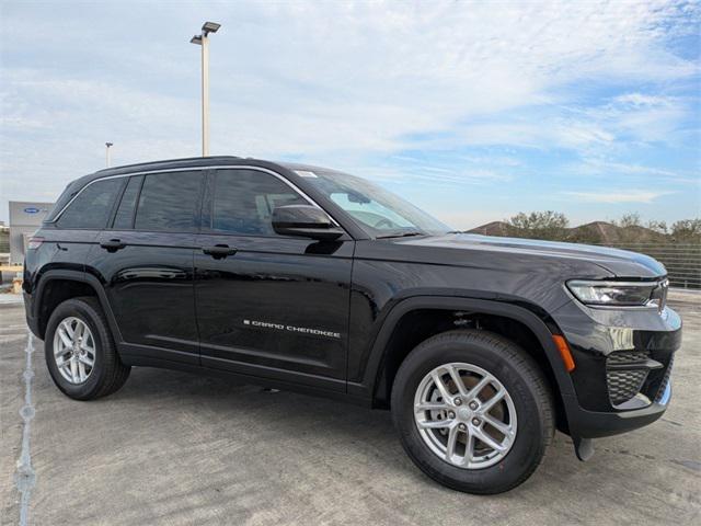 2025 Jeep Grand Cherokee GRAND CHEROKEE LAREDO X 4X4