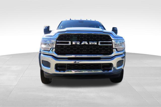 2024 RAM Ram 4500 Chassis Cab RAM 4500 SLT CHASSIS CREW CAB 4X4 60 CA 2024 RAM Ram 4500 Chassis Cab RAM 4500 SLT CHASSIS CREW CAB 4X4 60 CA