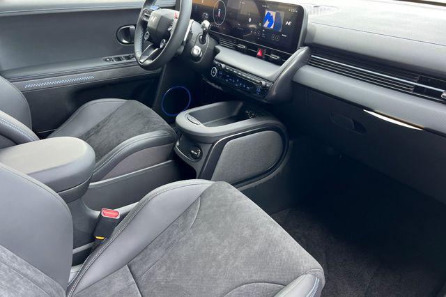2025 Hyundai IONIQ 5 N - Photo 16