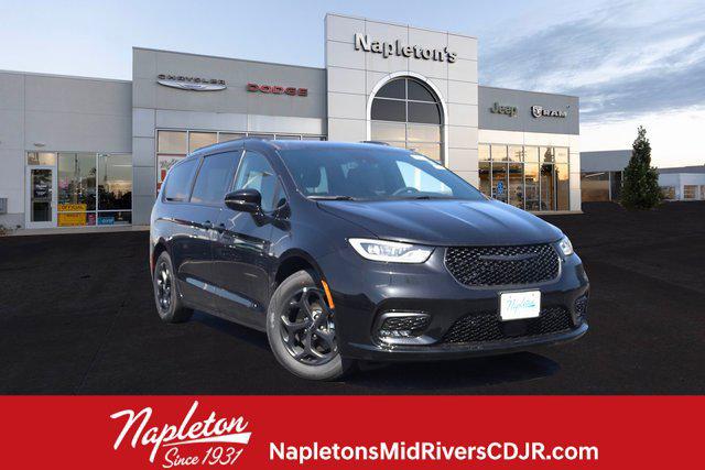 2025 Chrysler Pacifica Hybrid PACIFICA PLUG-IN HYBRID S APPEARANCE