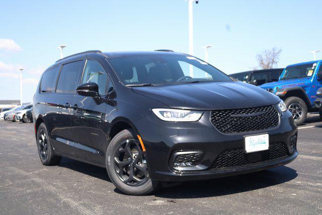 2025 Chrysler Pacifica Hybrid PACIFICA PLUG-IN HYBRID S APPEARANCE