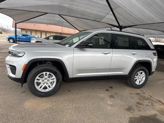 2025 Jeep Grand Cherokee GRAND CHEROKEE LAREDO 4X4