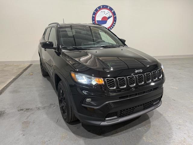 2025 Jeep Compass COMPASS LATITUDE 4X4