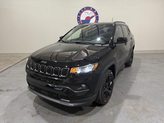 2025 Jeep Compass COMPASS LATITUDE 4X4