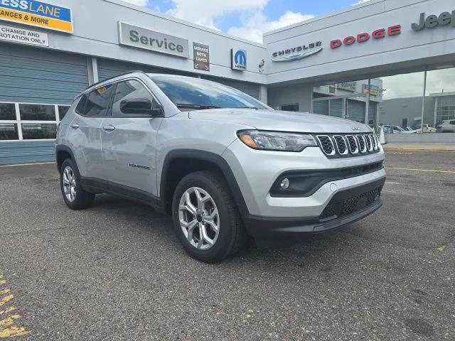 2025 Jeep Compass COMPASS LATITUDE 4X4