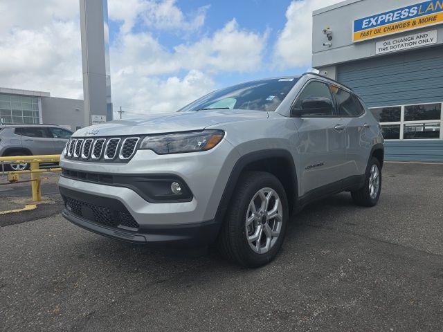 2025 Jeep Compass COMPASS LATITUDE 4X4