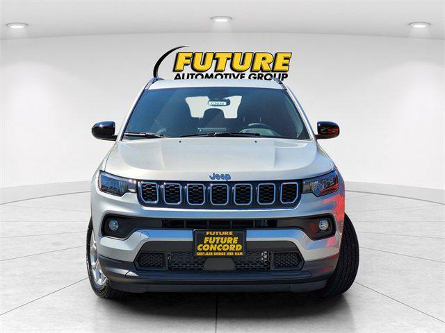 2025 Jeep Compass COMPASS LATITUDE 4X4