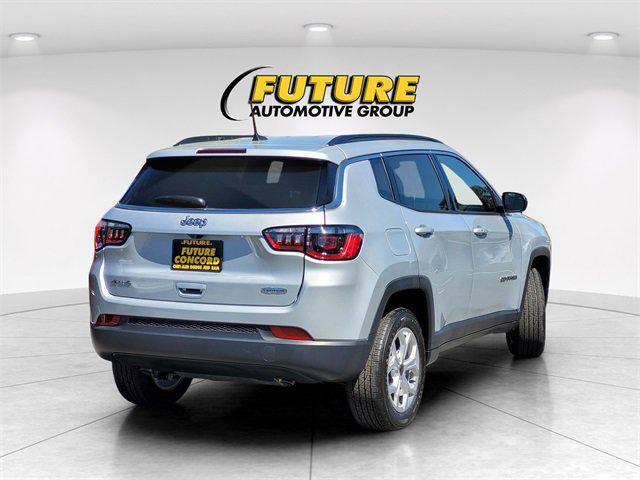 2025 Jeep Compass COMPASS LATITUDE 4X4