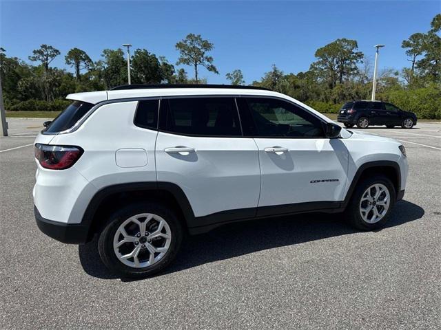 2025 Jeep Compass COMPASS LATITUDE 4X4