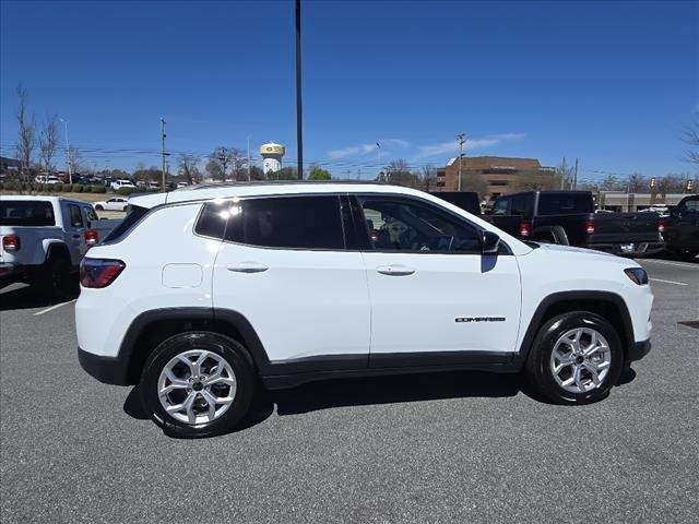 2025 Jeep Compass COMPASS LATITUDE 4X4
