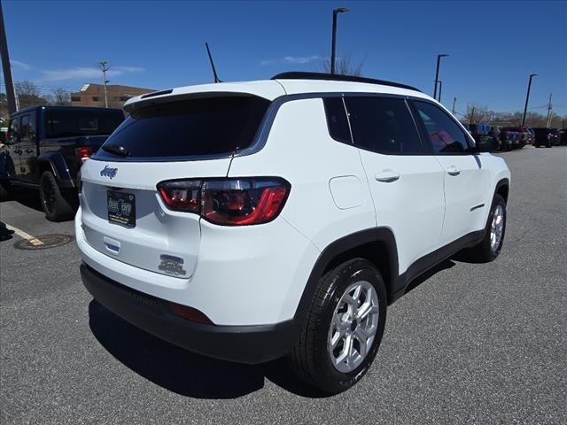 2025 Jeep Compass COMPASS LATITUDE 4X4