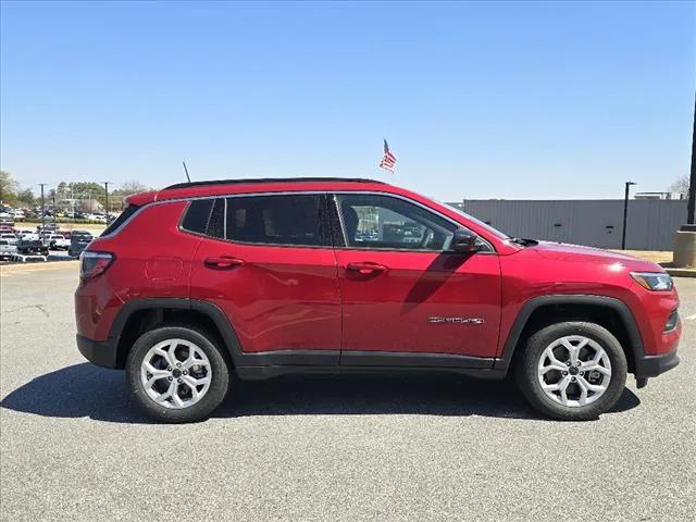 2025 Jeep Compass COMPASS LATITUDE 4X4
