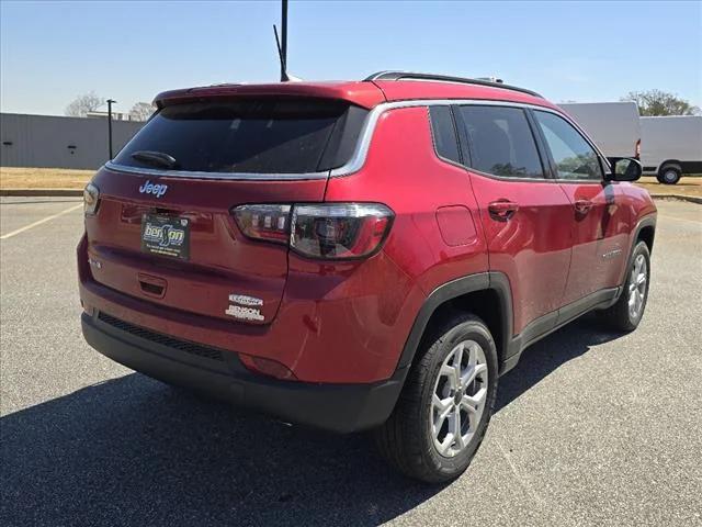 2025 Jeep Compass COMPASS LATITUDE 4X4