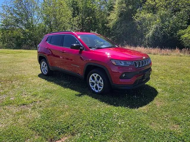 2025 Jeep Compass COMPASS LATITUDE 4X4