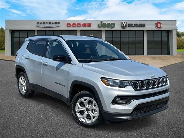 2025 Jeep Compass COMPASS LATITUDE 4X4