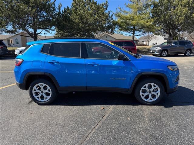 2025 Jeep Compass COMPASS LATITUDE 4X4