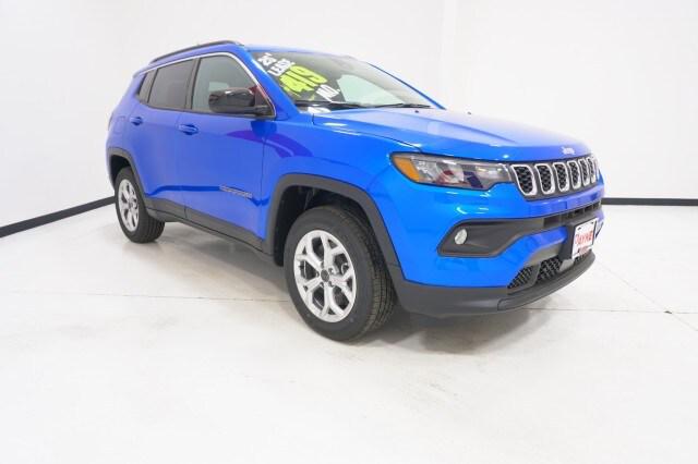 2025 Jeep Compass COMPASS LATITUDE 4X4