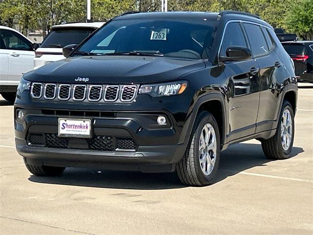 2025 Jeep Compass COMPASS LATITUDE 4X4