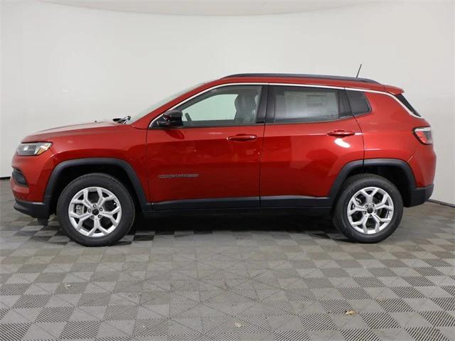 2025 Jeep Compass COMPASS LATITUDE 4X4