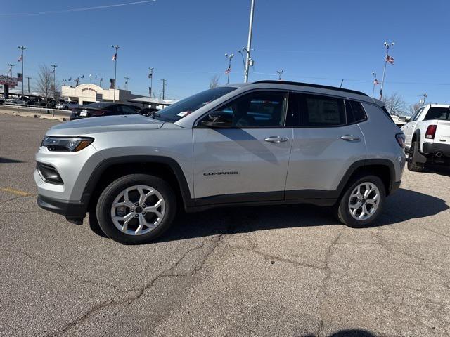 2025 Jeep Compass COMPASS LATITUDE 4X4
