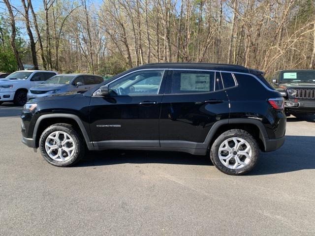 2025 Jeep Compass COMPASS LATITUDE 4X4